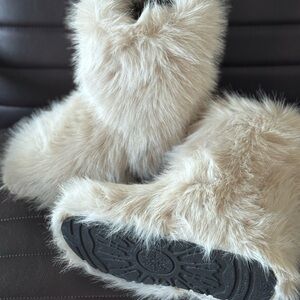Fashion Nova Cream Furry Ankle Boots
